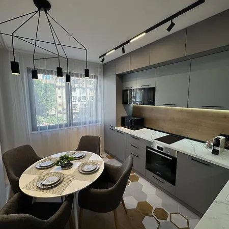 Free Private Garage Stylish Near Center Daire