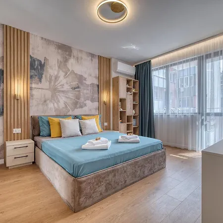 Desire Luxury With Private Garage In Апартамент Варна