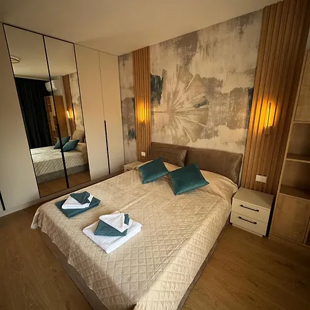 Free Private Garage Stylish Near Center * Warna