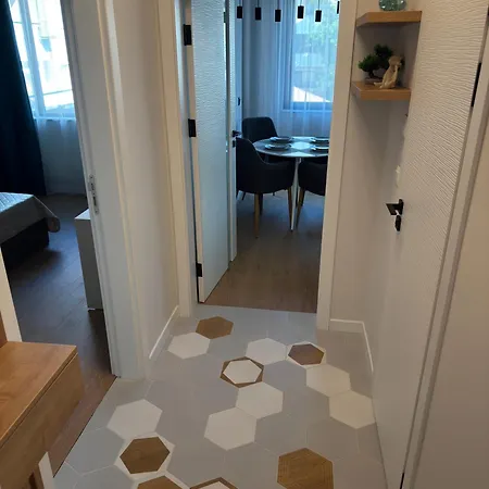 Free Private Garage Stylish Near Center