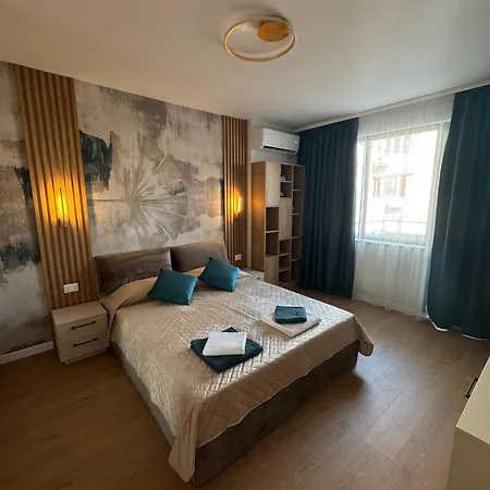 Free Private Garage Stylish Near Center